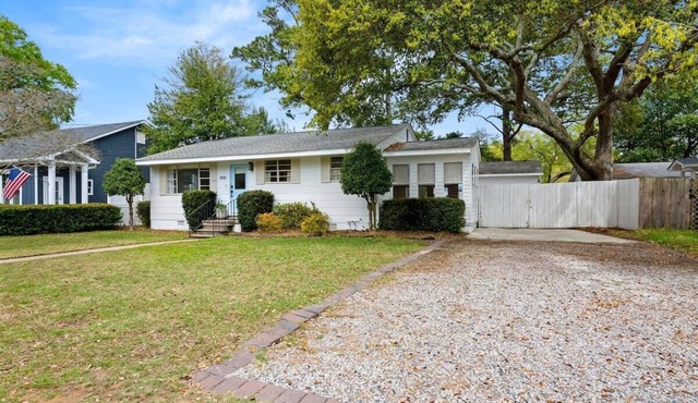 The Golden Cicada | Village Charm with Back House!