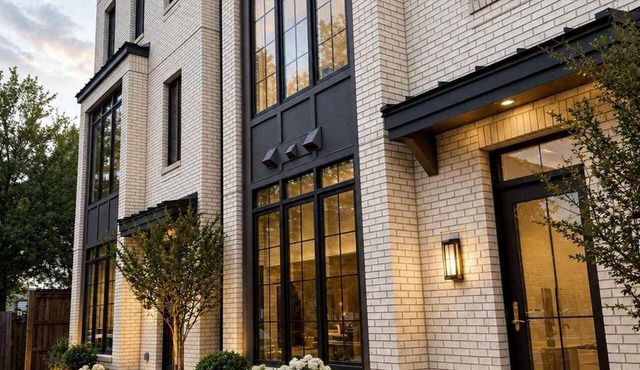 The Jardin Hawthorn Suite | Near Downtown
