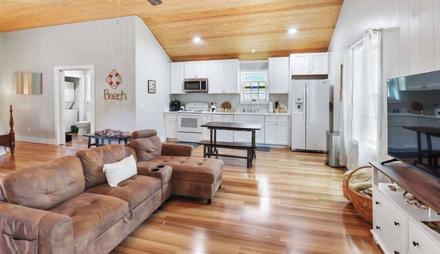 The Low Country Loft- Comfy 1BDRM Loft-4 Pass Golf Cart Included