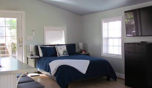 The Peaceful Cove Cottage - Badin Lake Home, Cottage and boat for rent!