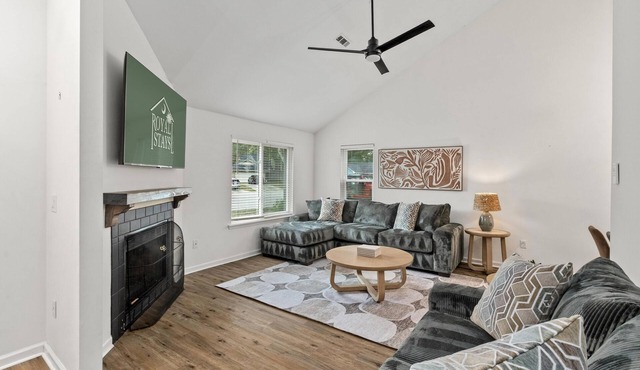 The Ramblewood-Large Fenced in Yard-Pet Friendly