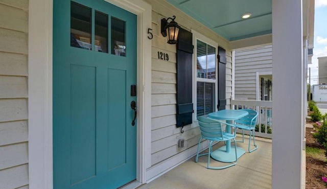 The Sumter Cottage - DT COLA