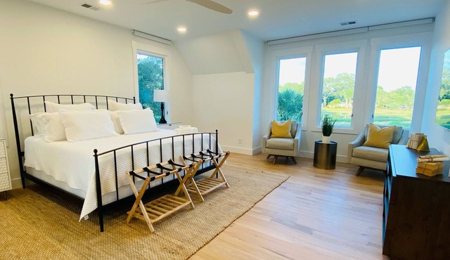 This is a large and very private, newly built carriage house with Marsh Views!
