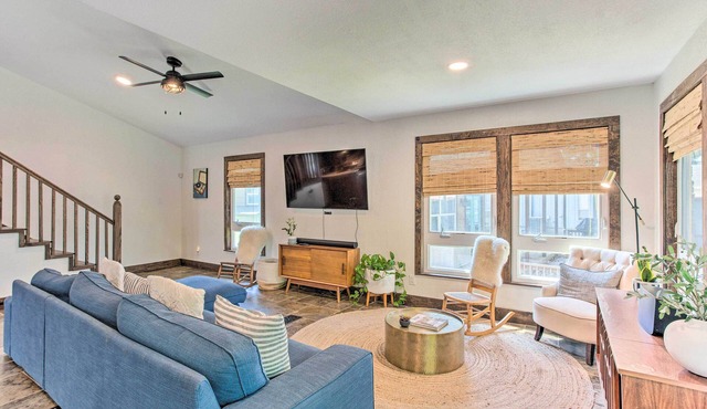 Tool Waterfront Home w/Hot Tub & Fire Pit! in Tool