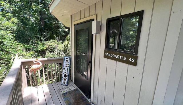 Tranquil Two-Bed Bungalow in Sea Pines – Walk to the Beach & Pool, Pet Friendly