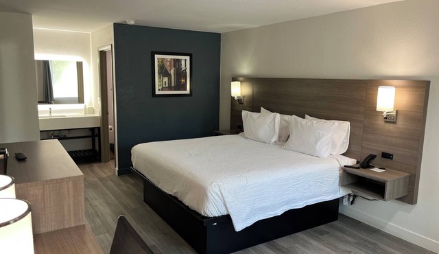 Travelers Inn & Suites
