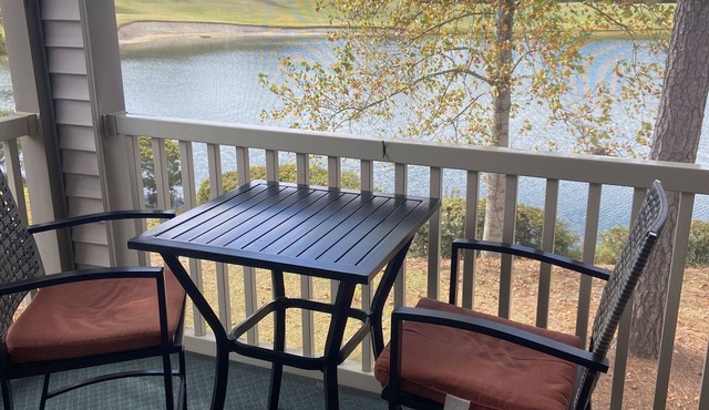 “Truly Beautiful”. Golf Course & Lake View Getaway – Minutes from the Beach!