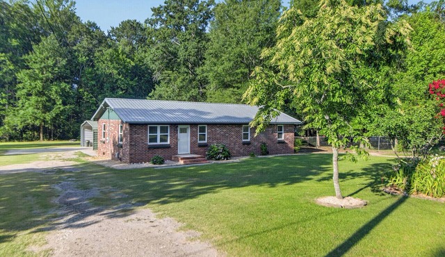 Twin Lake Retreat - Near Downtown Summerville