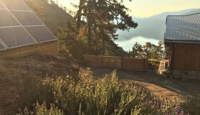 Two-Bed Cabin – Breathtaking Fjord View at the Summit House. in Malahat