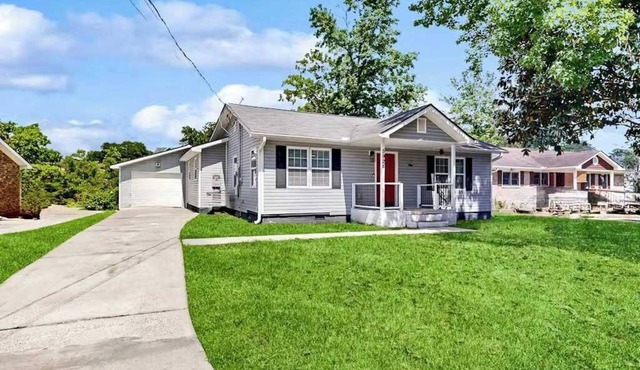 Updated Pet-Friendly Home Near Park Circle, Charleston & Beaches
