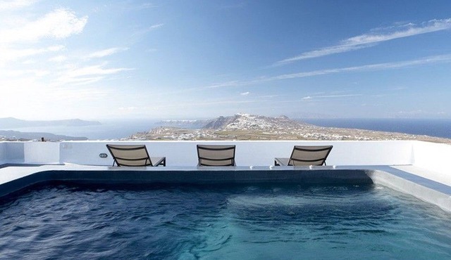 Villa Complex Aurivis, Divine Sea Views, Private Pool n Hot Tub, Furnished. in Santorini