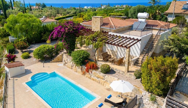 Villa Lone - Three Bedroom Villa, Sleeps 6 in Argaka