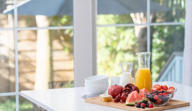 Walk Everywhere! 12BR Retreat, 3 Pools, Sleeps 24+