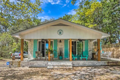 Walk to Ocean: Home w/Fire Pit in Atlantic Beach
