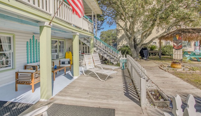 Walk to Pier: Coastal Gem w/Views in Myrtle Beach