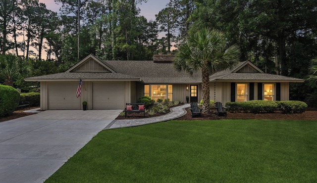 Walking Distance to RBC Heritage, Private Pool, Close to Beach!