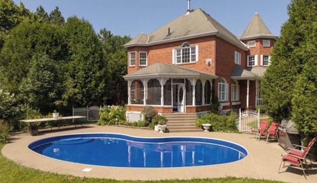 Waterfront Heated pool Private acre yard BBQ Wood Fireplace in Hudson