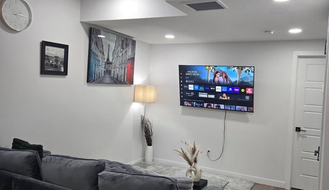 Welcoming 2-bedroom basement apartment with in West Edmonton in Edmonton