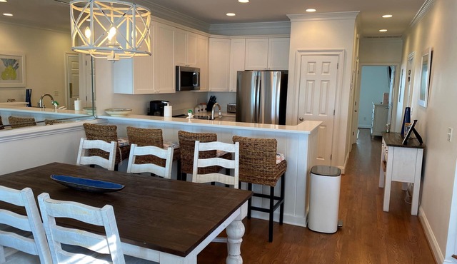 Wrightsville Beach Sound- Short walk to beach and restaurants in Wrightsville Beach