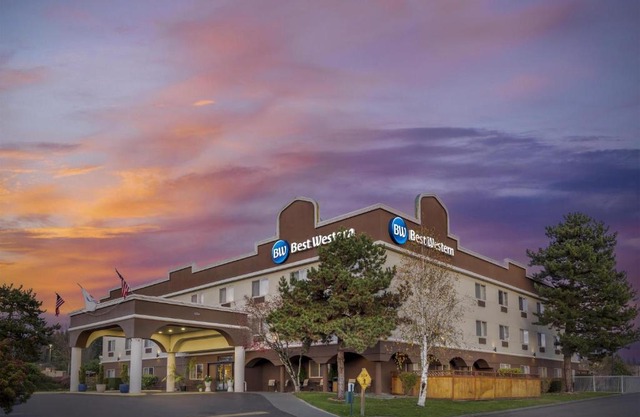 Western Sky Valley Inn 