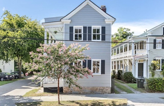 ✰ Central & Comfortable Downtown Home ✰