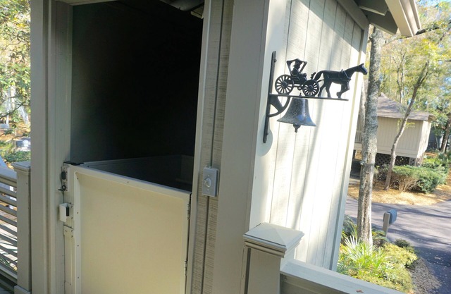 Rare Opportunity! 4 Bedroom, Dog Friendly Sparrow Pond Cottage with lift.