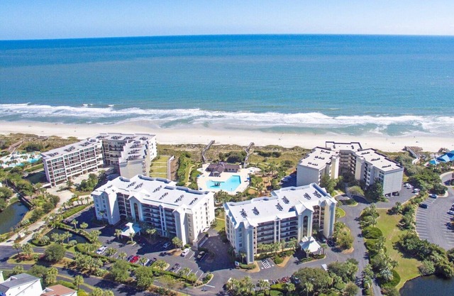 Sandpiper CRD1C - Beautifully Decorated - Private Stairs to pool and beach