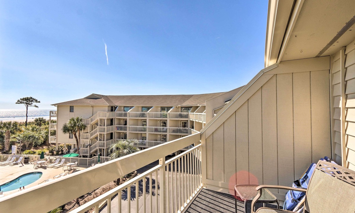 North Forest Beach Apartment | Beachfront Condo w/Pool Access in Hilton Head!
