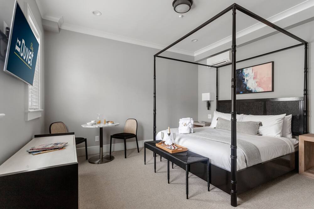 Cannonborough Elliotborough Apartment | Thomas Waring House Suite C: Luxury and Relaxation