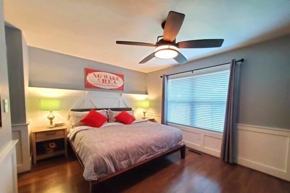 North Shore House | Shorely Heaven: WiFi, Disney+, Amazon Prime, YouTubeTV, (2) Kayaks Wide Water Lake Views