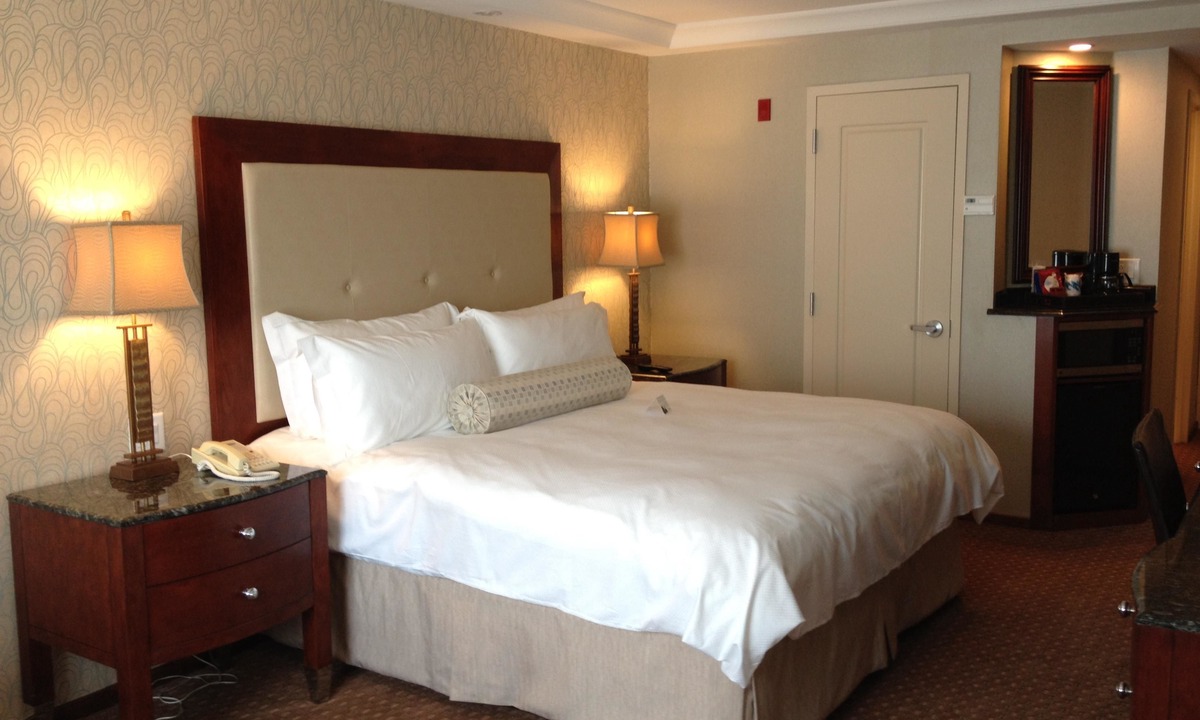West Ashley Hotel | Town & Country Inn and Suites