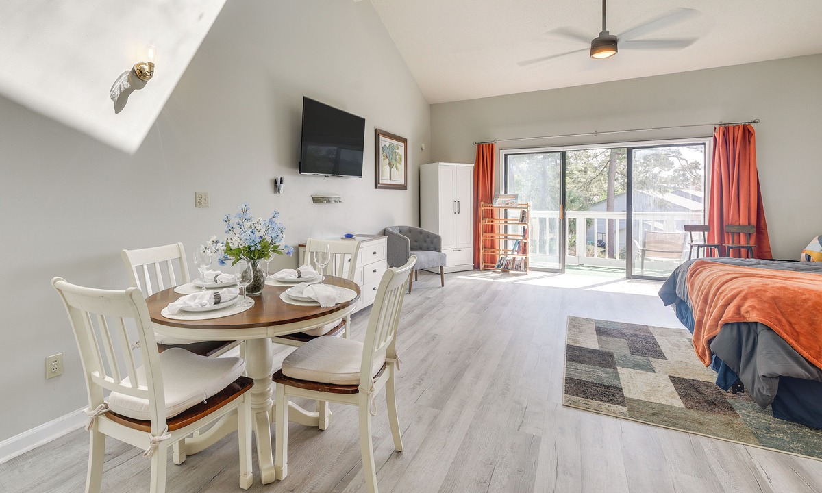 Little River Apartment | Baytree Golf Colony Studio ~ 5 Mi to Beach!