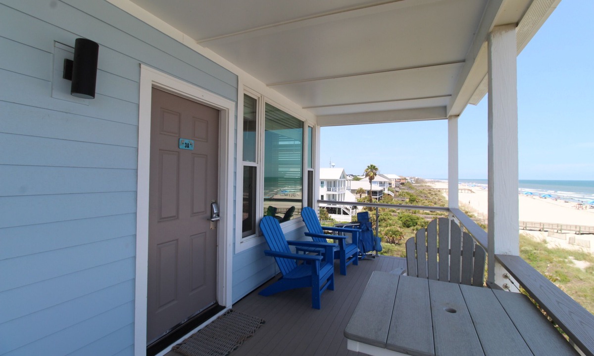 Folly Beach Condo | Oceanfront Corner Condo w/Beautiful Views~Folly Beach Suites 3A