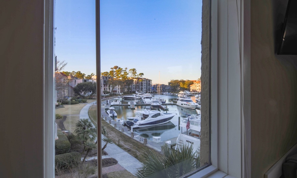 Harbour Town Condo | Spectacular Studio in the Heart of Harbour Town overlooking Harbour & Lighthouse. Dine, Shop, Relax.