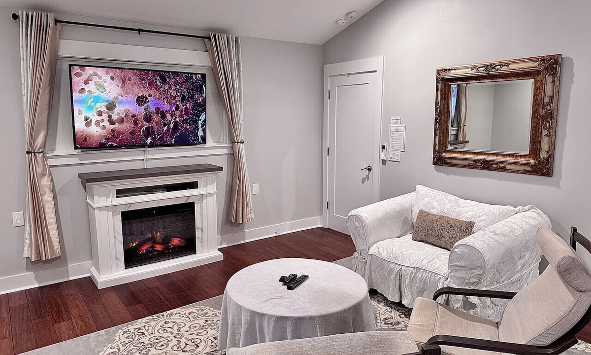 Beaufort Condo | Romantic Luxury with Infrared Sauna. Pets allowed