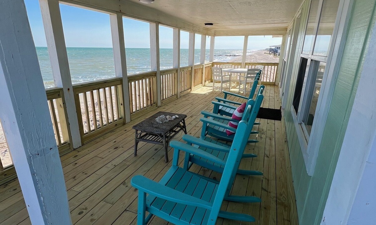 Edisto Island House | The Sandy Pineapple! Direct Edisto Beach oceanfront with 4 bedrooms and 2 baths