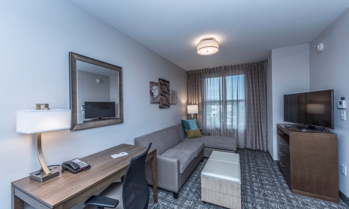 Charleston Condo | Free Breakfast Buffet + Outdoor Pool + Free Wi-Fi | Great Location + Bridge and Harbor View!