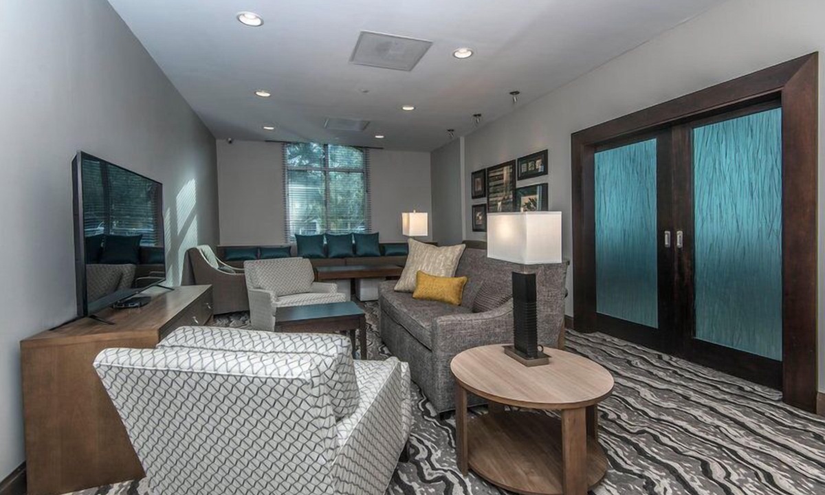 Mount Pleasant Condo | Free Breakfast Buffet. Outdoor Pool. Great Location!
