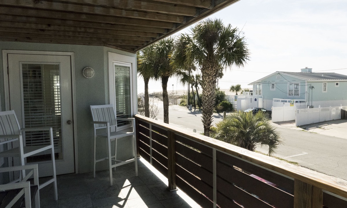 Tybee Island House | Steps to the Ocean, free parking, elevator, sleeps 19.