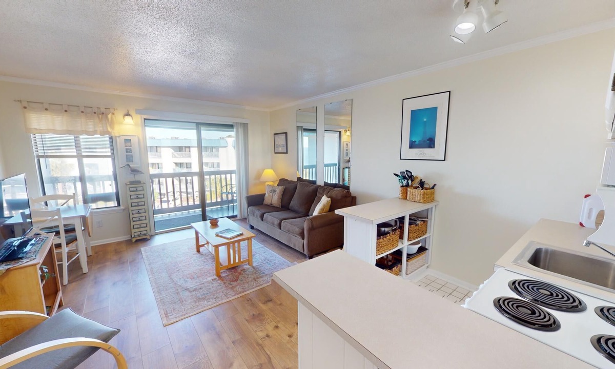 Tybee Island Condo | Cozy Coastal Condo w/Water Views & Pool Access