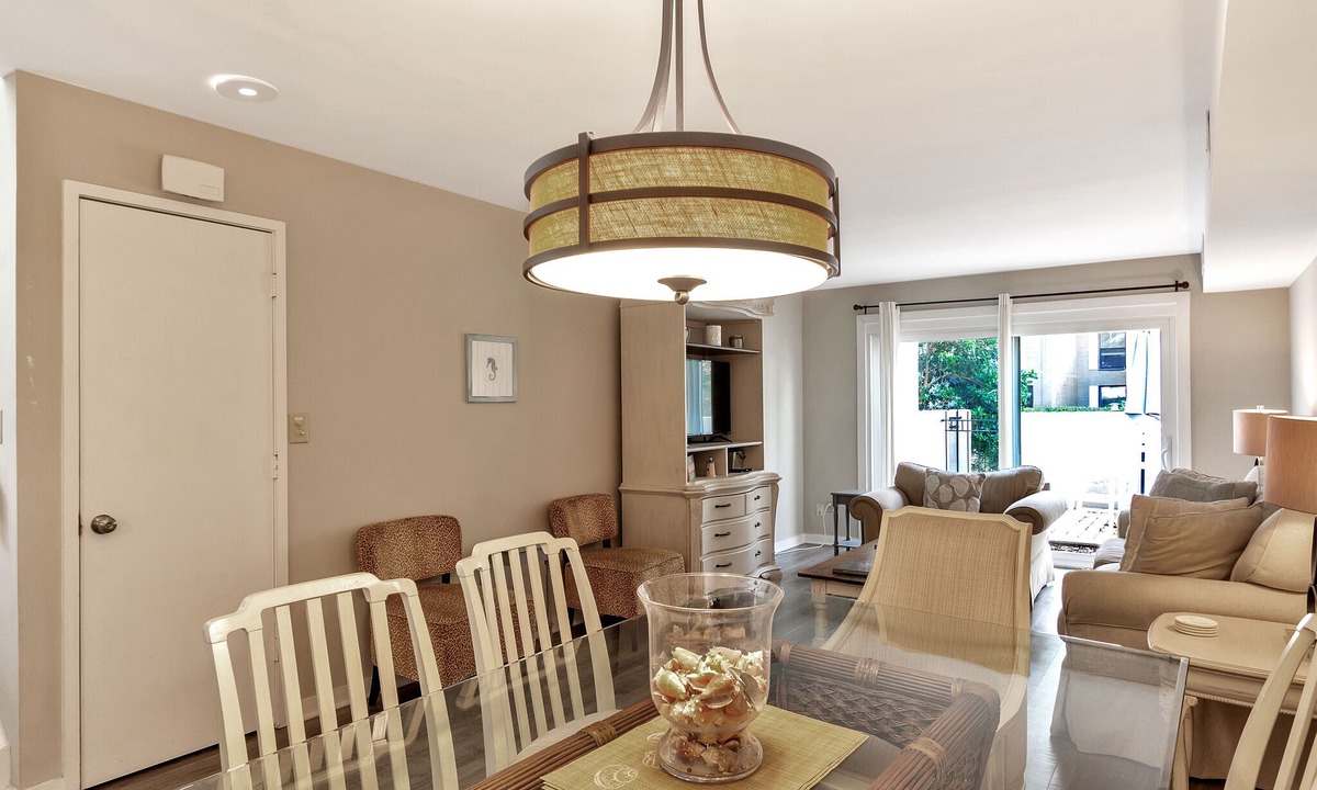 Harbour Town Condo | 2 BR TH 1.5 Bath Sofa Bed Sleeps 6 Harbour View with Patio Pool WIFI