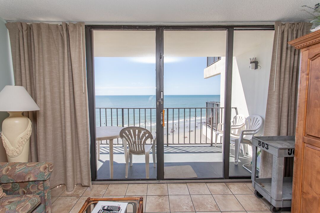 Garden City Condo | ONE BEDROOM CONDO TO DIE FOR Royal Garden 803