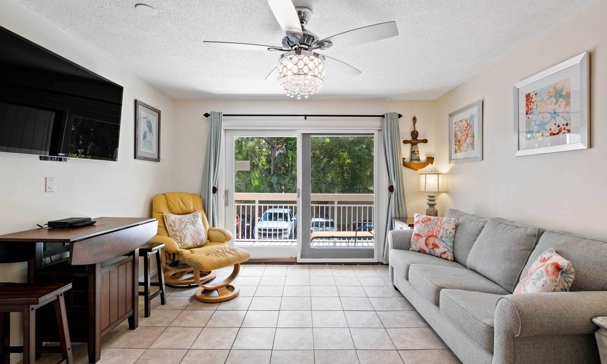 North Forest Beach Condo | Walk to Bars & Shops: Resort Condo in Hilton Head!