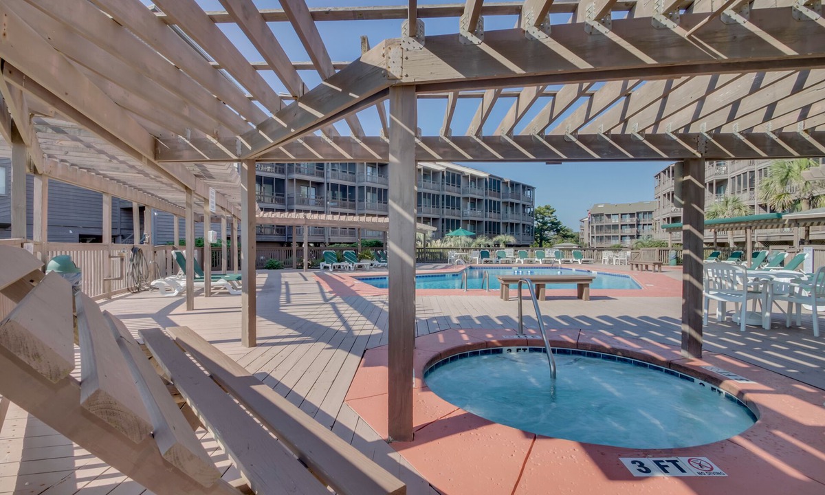 Ocean Drive Condo | Beautiful Oceanfront Condo + Free Attraction Tickets!