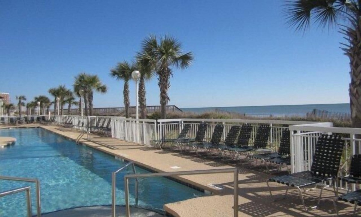 Crescent Beach Condo | End of summer special! Super discounted rates for August and September!