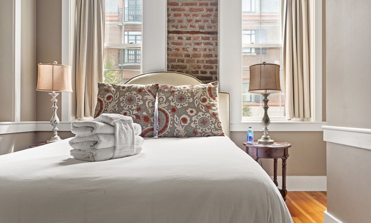 Charleston Historic District Apartment | The Marquee On King & Historic Market!