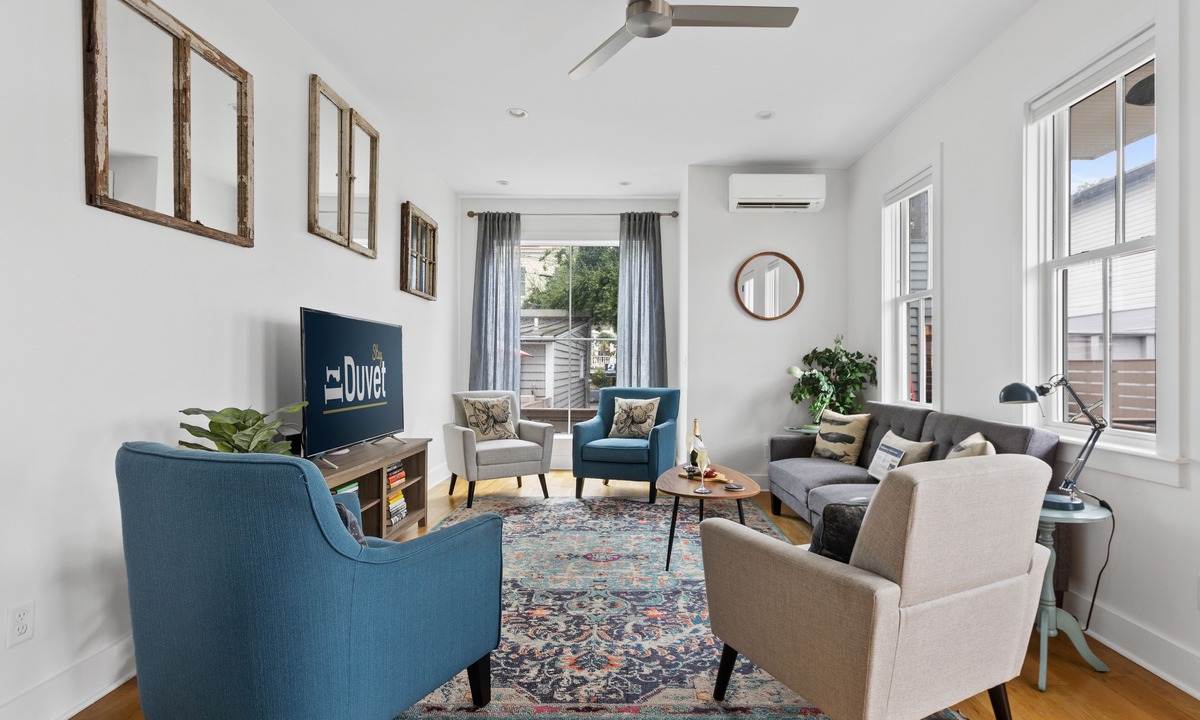 Cannonborough Elliotborough Apartment | Whimsical Historic Retreat! | Globetrotter Suite C