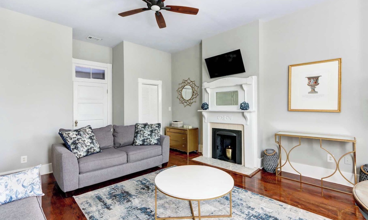 Dixon Park Apartment | Victorian Upstairs Retreat | Near Forsyth Park
