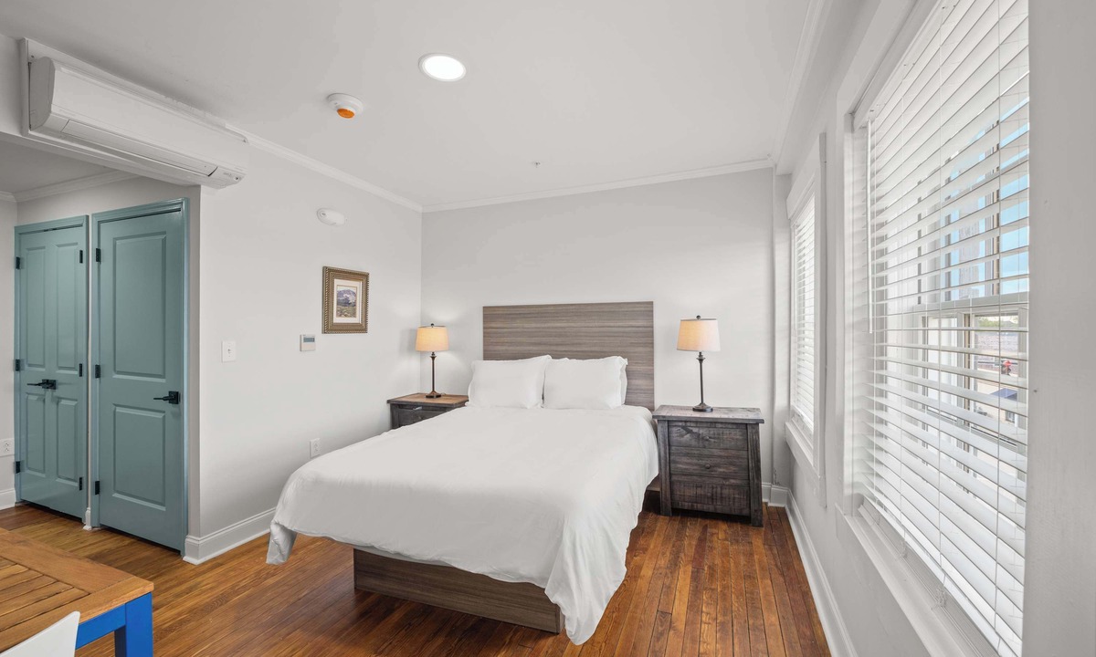 Conway Condo | Charming Conway Loft in Downtown Conway