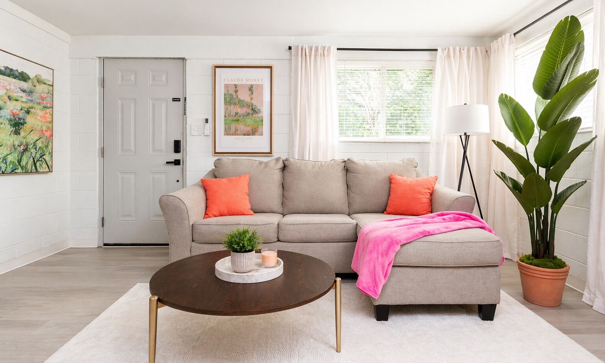 Fuquay-Varina House | NEW Owner Special King Bed Colorful Quay Themed Duplex Workspace Fuquay-Varina